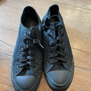 Black platform converse chuck Taylor’s